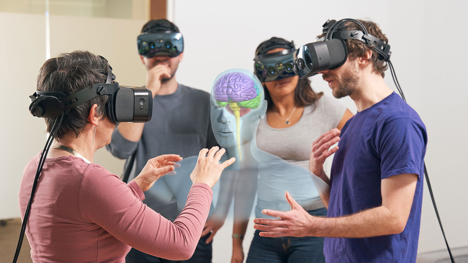小组使用VR进行医学培训